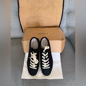 🌸NIB Rothy's Black Lace up Sneaker🌸